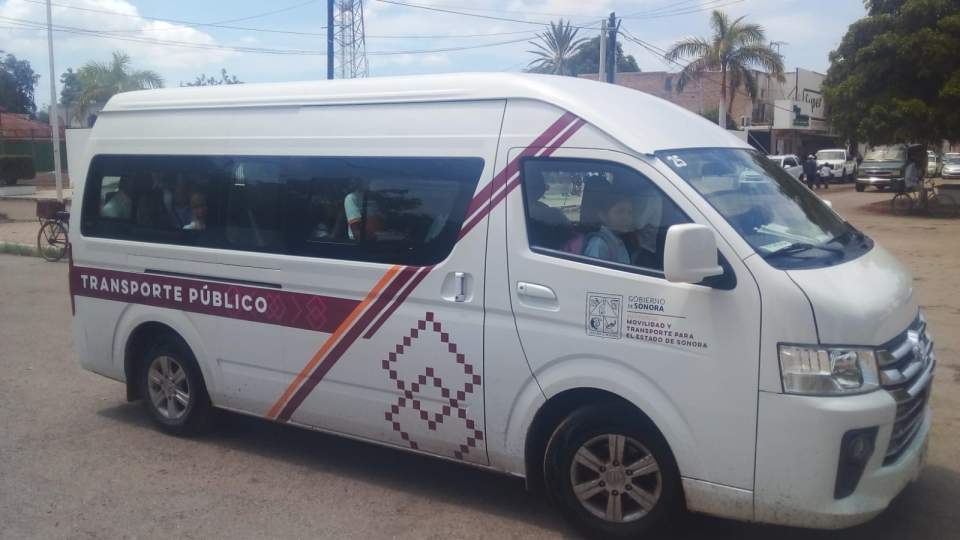 Benefician vans a estudiantes de Etchojoa