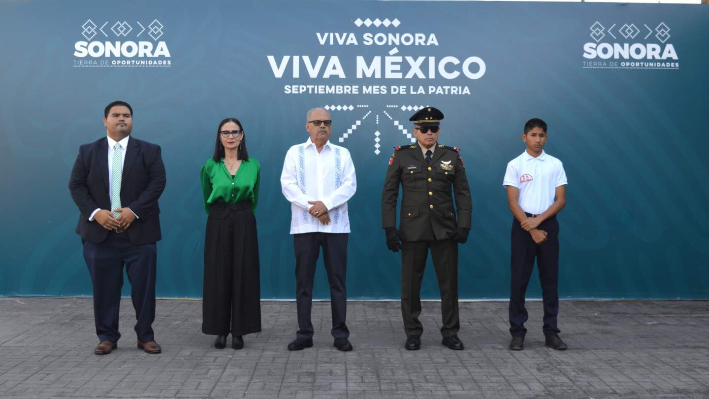 IMTES rinde honores al lábaro patrio
