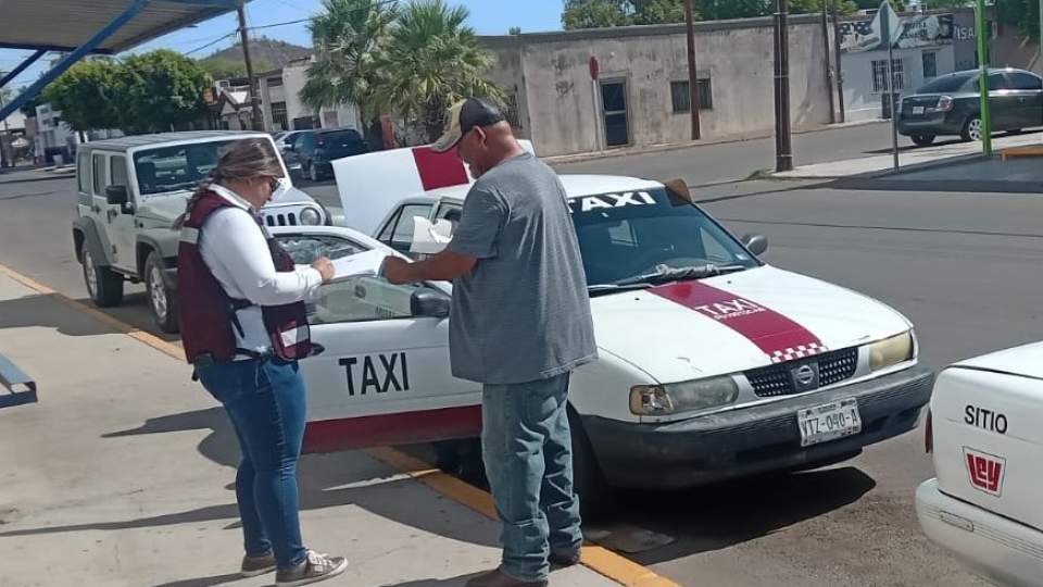 Se verifican pólizas de seguro en taxis en Caborca