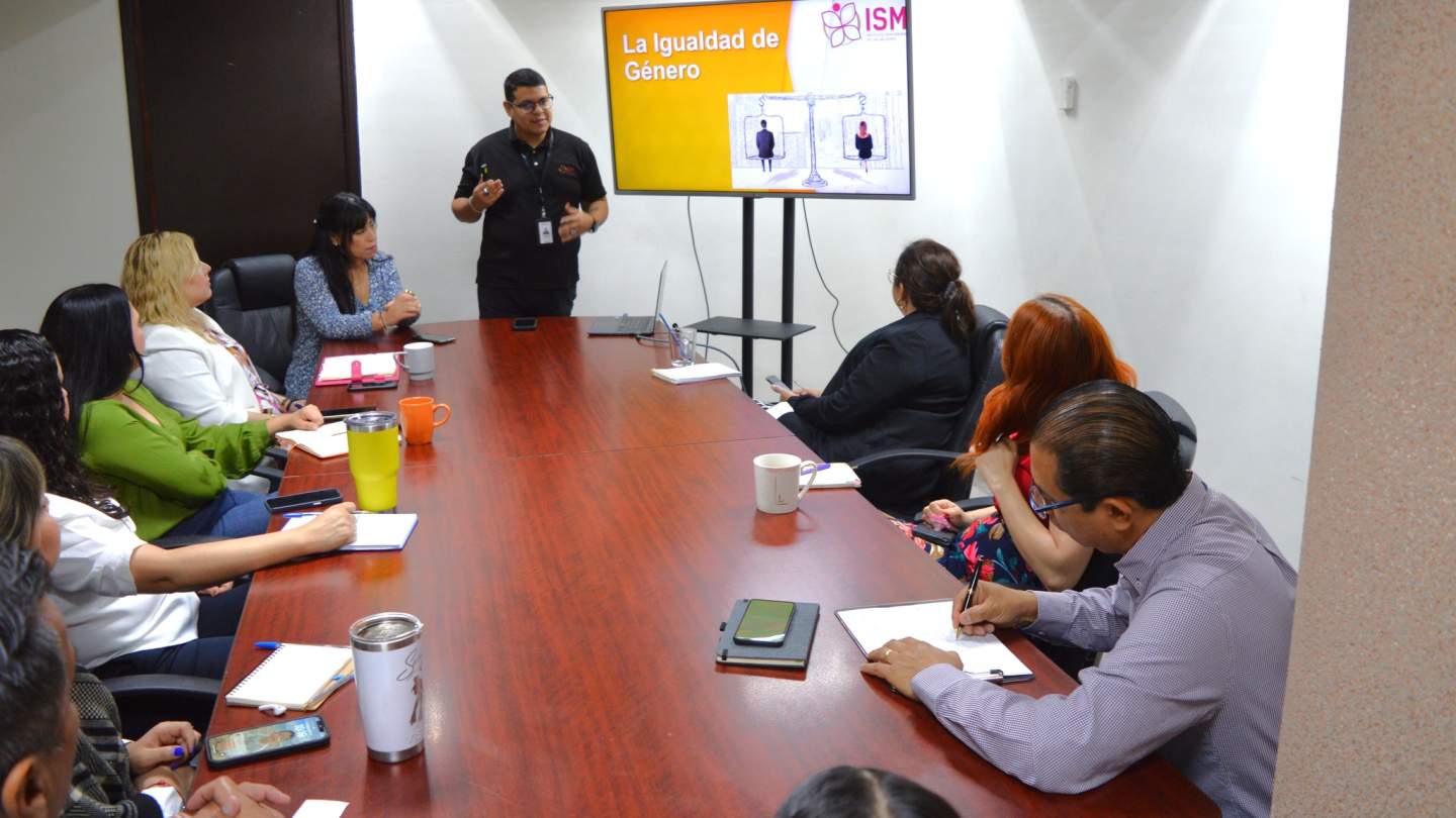 Recibe IMTES capacitación para combatir violencia de género